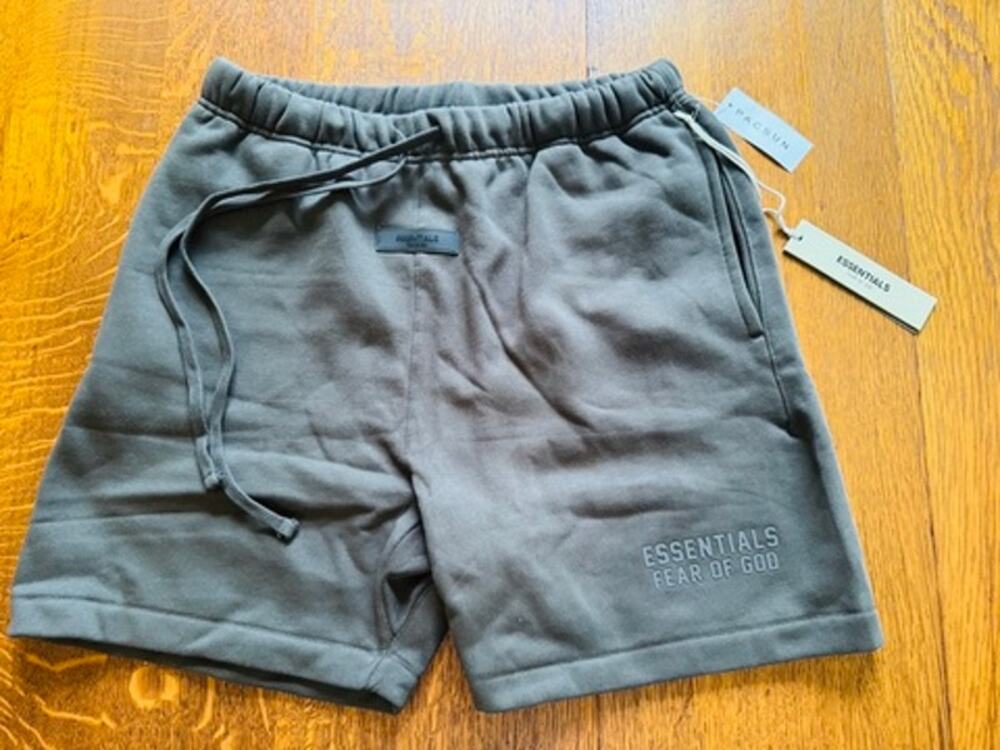 NWT Fear of God Essentials Off Black in LARGE